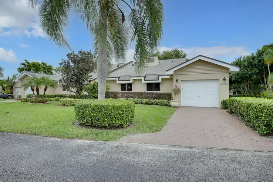 6858 Fountains CIR, Lake Worth, FL 33467