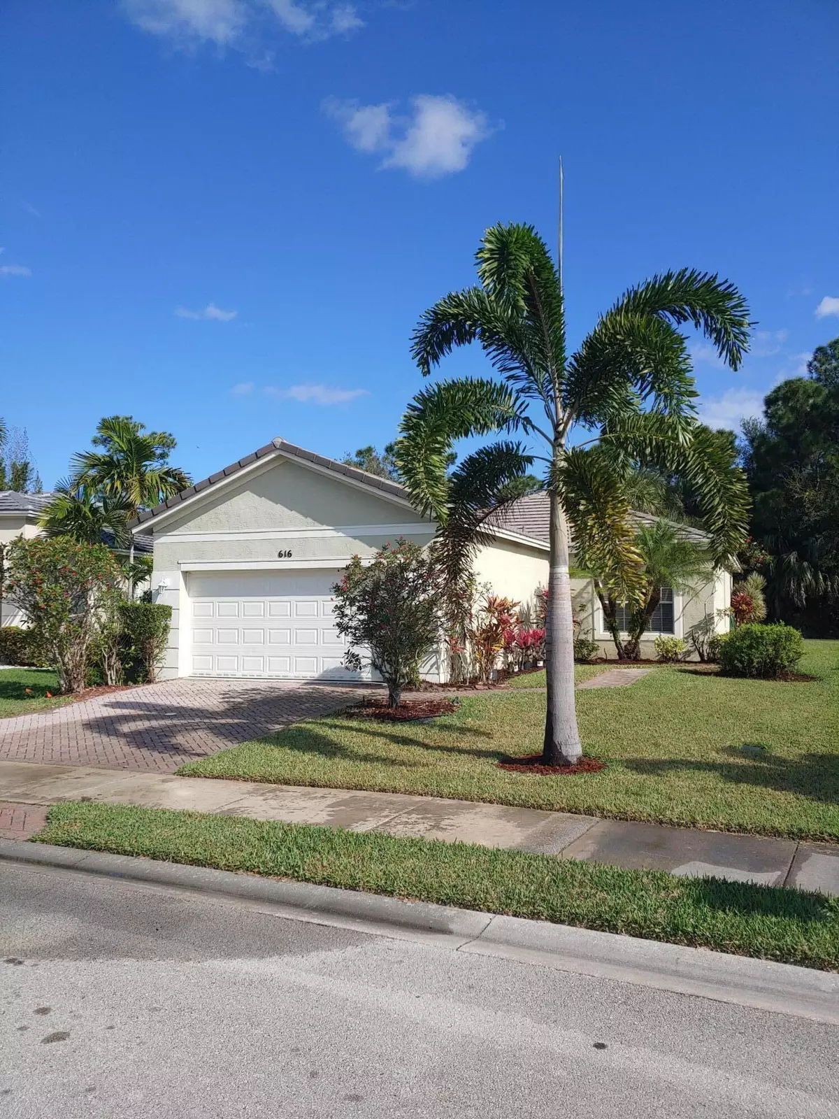 Port Saint Lucie, FL 34986,616 SW Indian Key DR