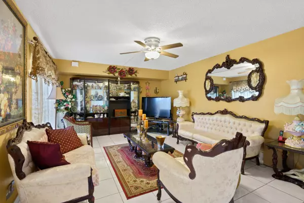 Greenacres, FL 33415,2112 White Pine CIR A