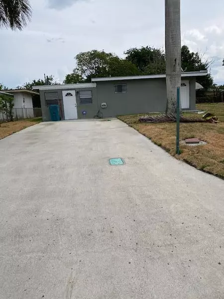 3016 E Palm DR, Boynton Beach, FL 33435