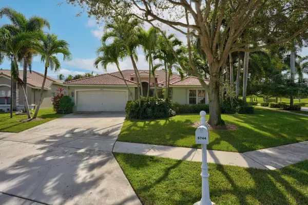 5744 Muirfield Village CIR, Lake Worth, FL 33463