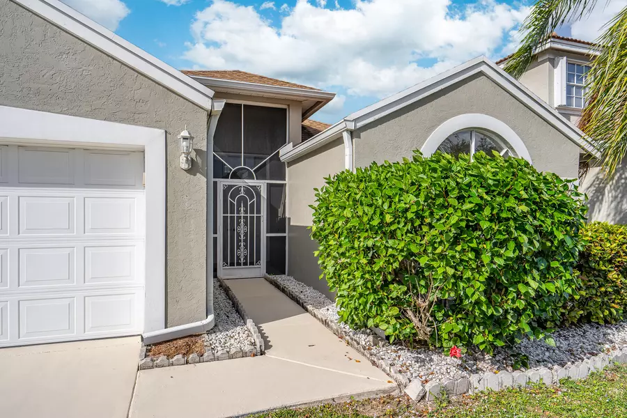 1335 E Fairfax CIR, Boynton Beach, FL 33436