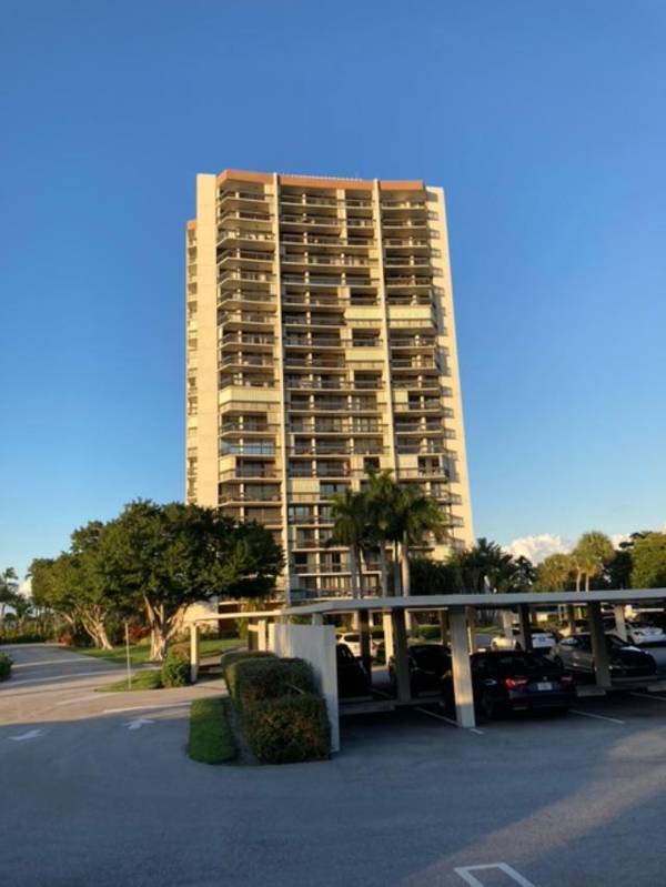 2000 Presidential WAY 305, West Palm Beach, FL 33401