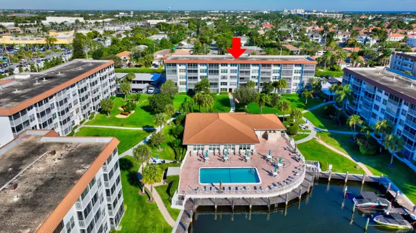 Delray Beach, FL 33483,900 Dogwood DR 237