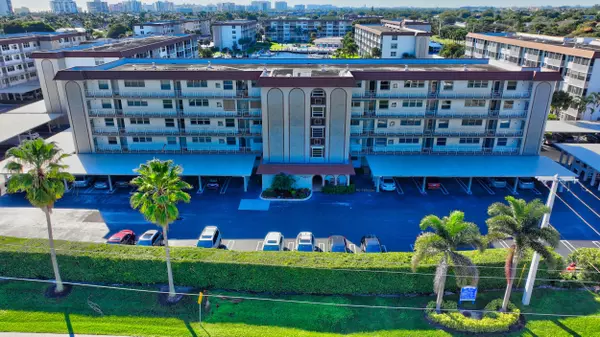 Delray Beach, FL 33483,900 Dogwood DR 237