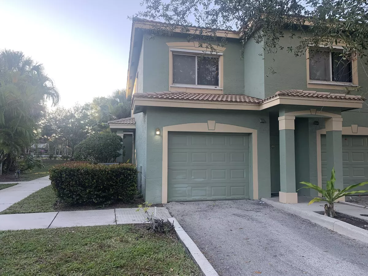 Royal Palm Beach, FL 33411,250 Crestwood CIR 101