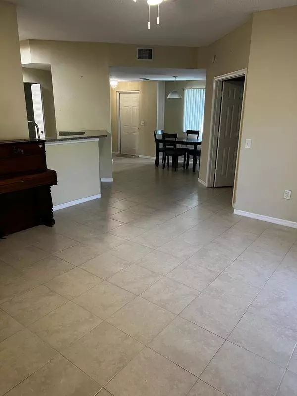 Royal Palm Beach, FL 33411,250 Crestwood CIR 101