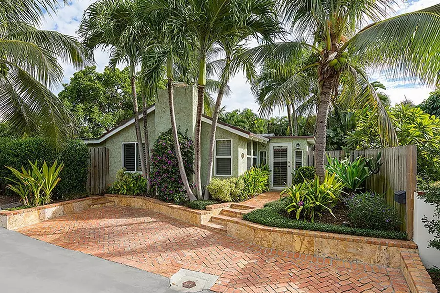 323 Sandpiper LN, Delray Beach, FL 33483