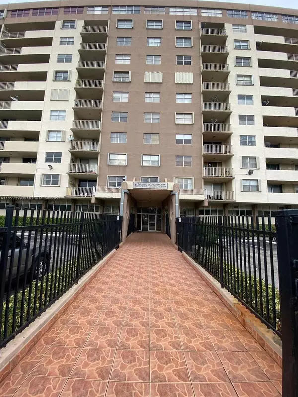 Hialeah, FL 33012,4675 W 18th CT 405