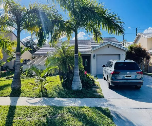 6112 Strawberry Lakes CIR, Lake Worth, FL 33463