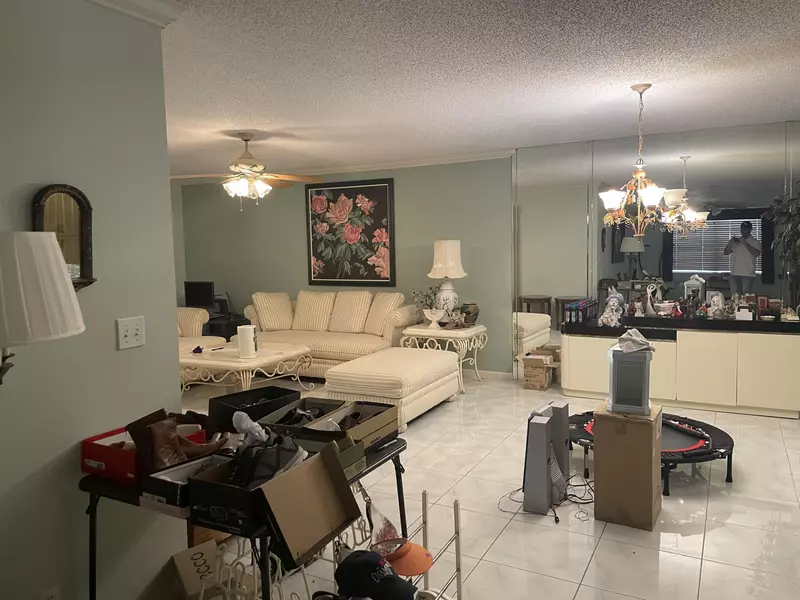 9633 E Sills DR 101, Boynton Beach, FL 33437