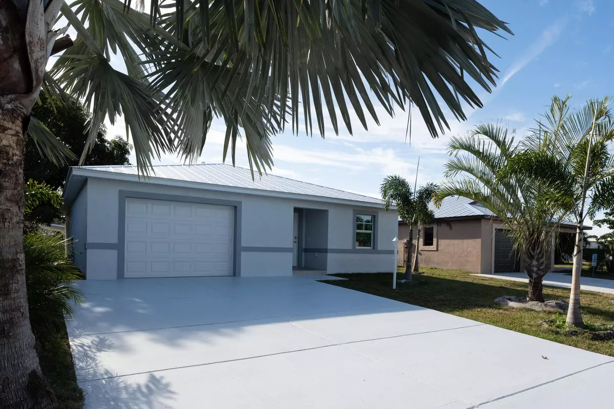 Port Saint Lucie, FL 34952,3 Jacaranda LN