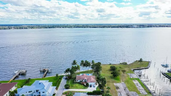 Jensen Beach, FL 34957,990 NE Glass DR