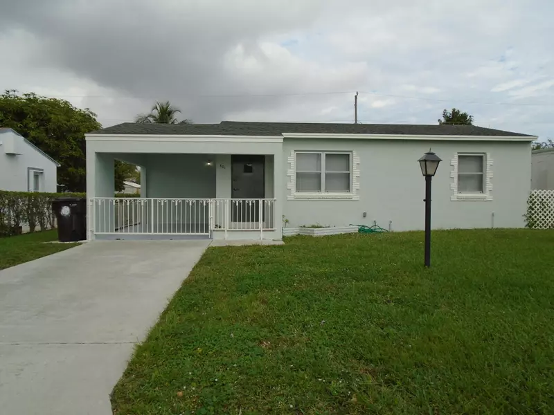 831 El Prado, West Palm Beach, FL 33405