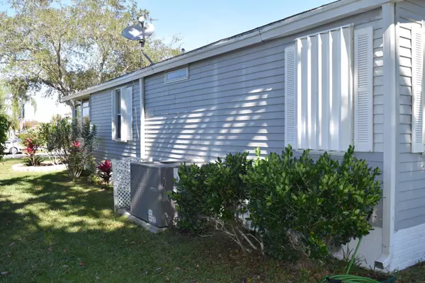 Port Saint Lucie, FL 34952,8524 Redbay CT