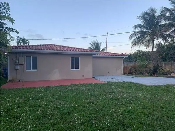 Oakland Park, FL 33309,320 NW 35th CT