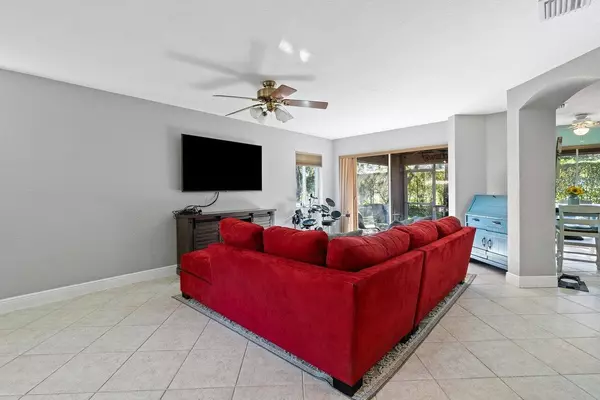 Lake Worth, FL 33463,4872 Pinemore LN