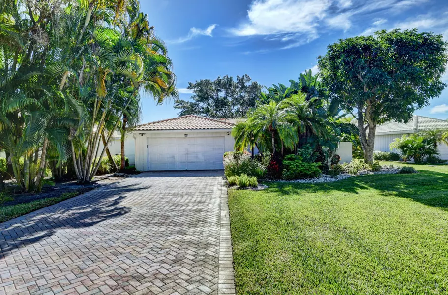 29 Woods LN, Boynton Beach, FL 33436