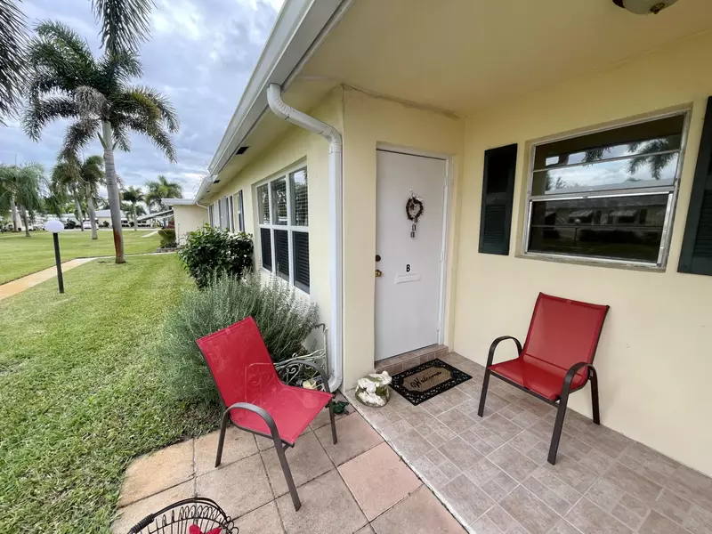 230 Country LN B, Boynton Beach, FL 33435