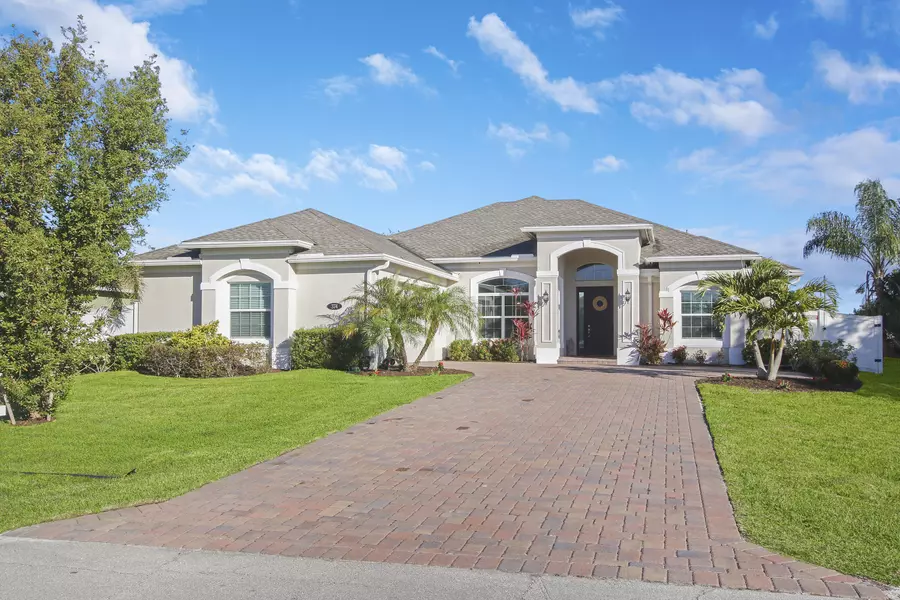 374 SW South Quick CIR, Port Saint Lucie, FL 34953