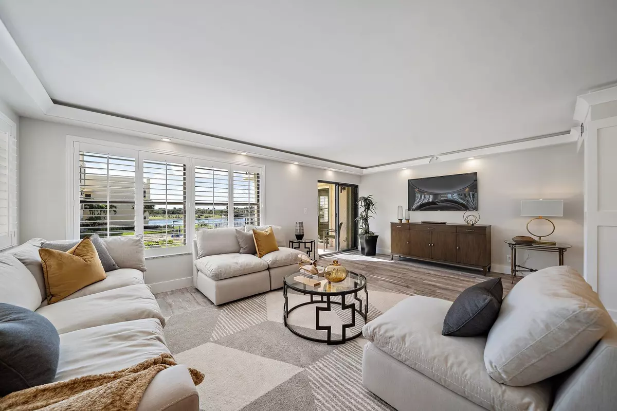North Palm Beach, FL 33408,374 Golfview 203 RD 203