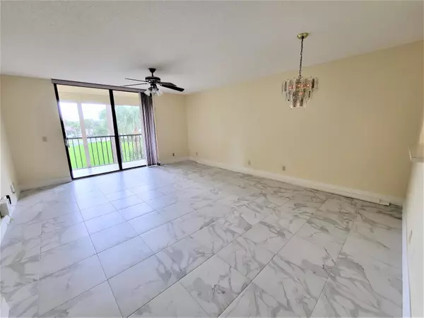 Delray Beach, FL 33484,5370 Las Verdes CIR 213