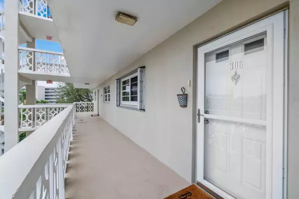 North Palm Beach, FL 33408,60 Yacht Club DR 306