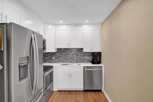 98 Newport F 98, Deerfield Beach, FL 33442