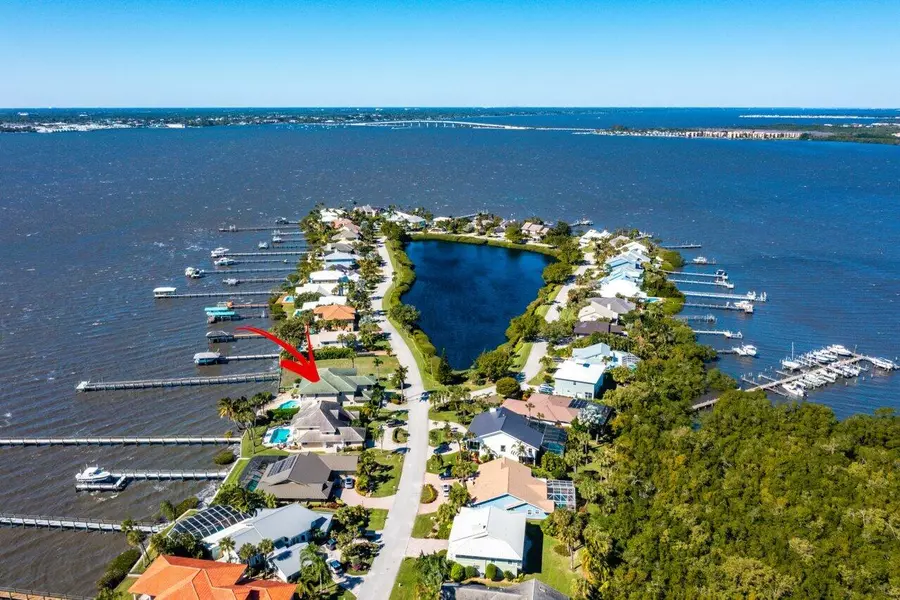 4300 NE Joes Point RD, Stuart, FL 34996