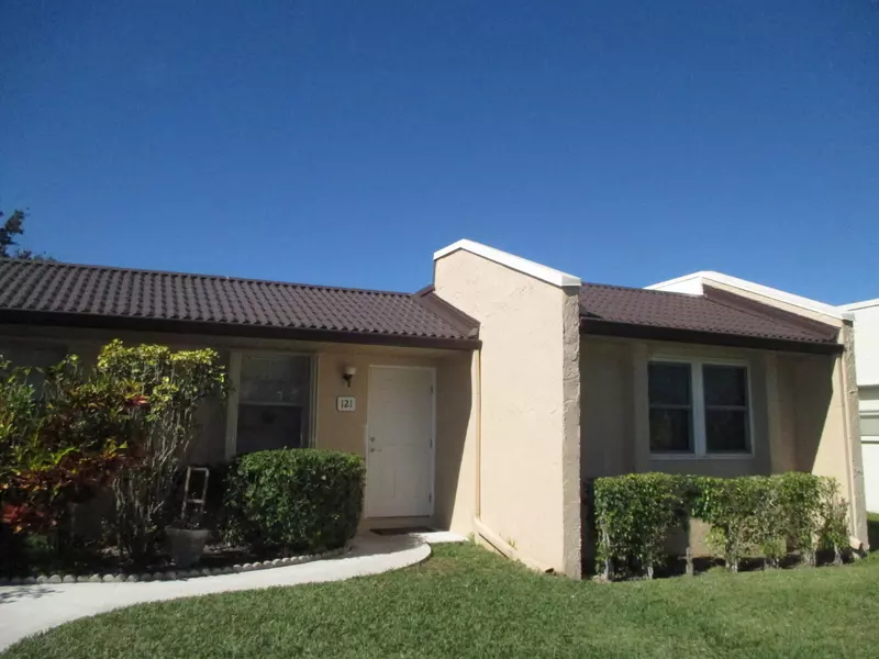 121 Lake Meryl DR, West Palm Beach, FL 33411