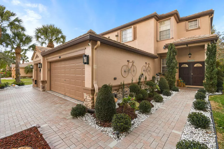 5762 Saddle Trail LN, Lake Worth, FL 33449