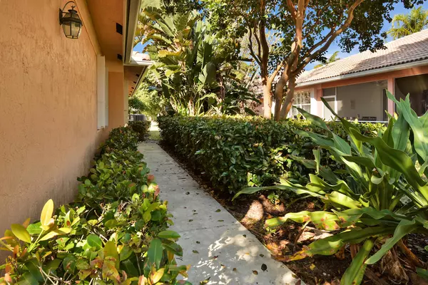 Delray Beach, FL 33445,394 Coral Trace LN