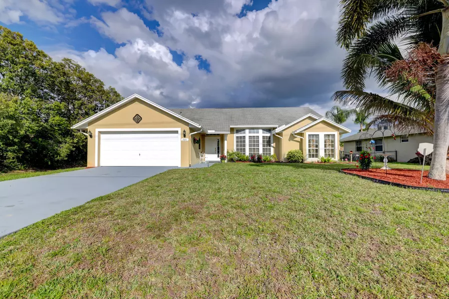 2601 SW Chestnut LN, Port Saint Lucie, FL 34953