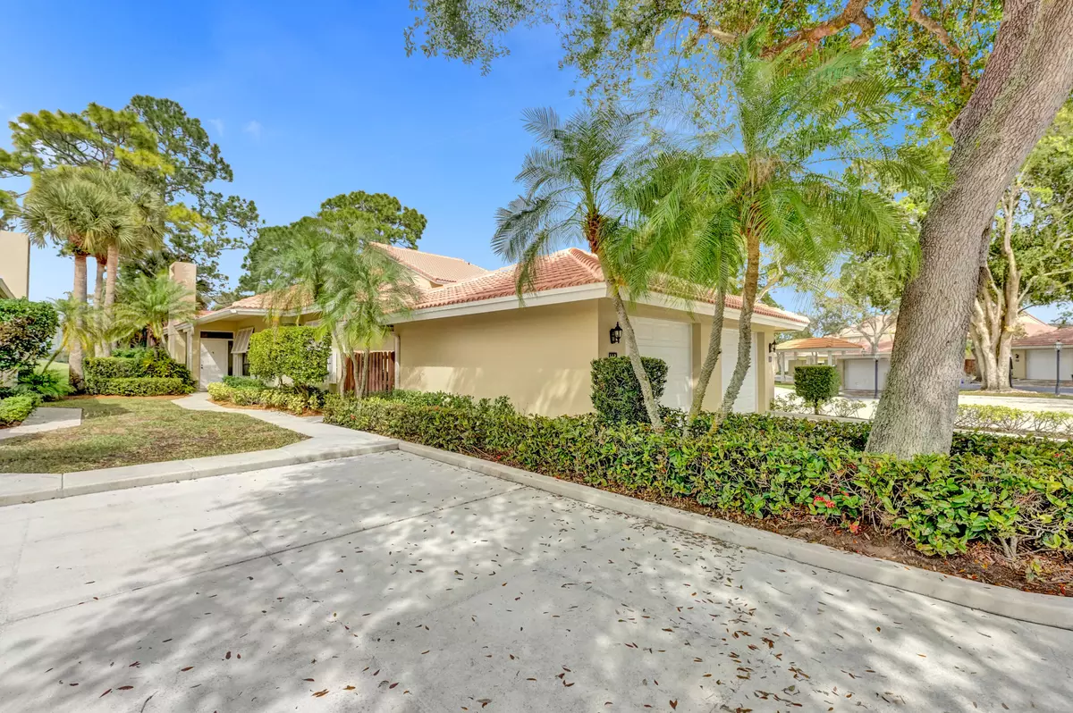 Palm Beach Gardens, FL 33418,112 Old Meadow WAY