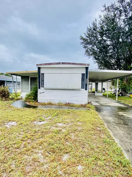 8445 SE Wren AVE, Hobe Sound, FL 33455