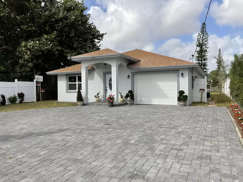 545 Fleming AVE, Greenacres, FL 33463