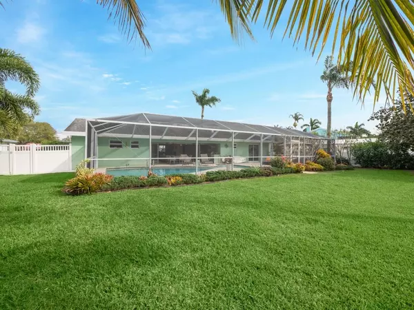 Palm City, FL 34990,622 SW Pine Tree LN