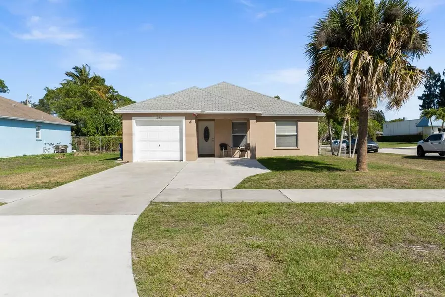 1935 NE Dixie HWY, Jensen Beach, FL 34957