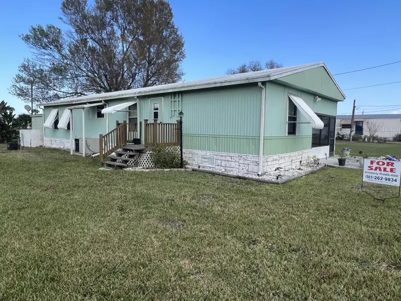 1075 Rosebud AVE, Okeechobee, FL 34974