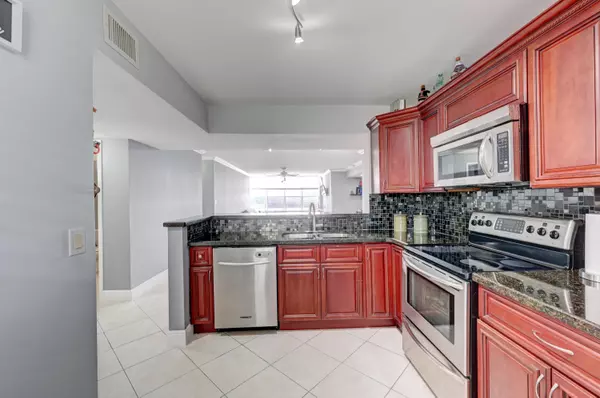 Coconut Creek, FL 33066,2766 S Carambola CIR 305