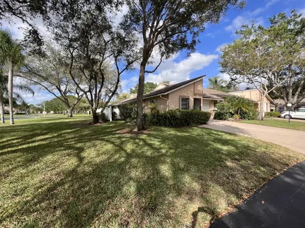 Boca Raton, FL 33496,8593 Raintree CT C