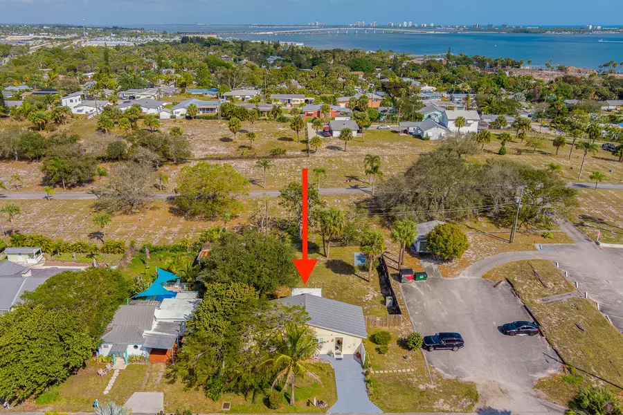 2307 NE Patrician ST, Jensen Beach, FL 34957