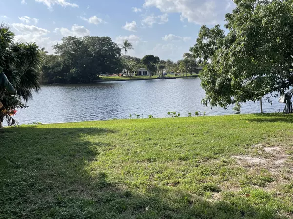 Lake Clarke Shores, FL 33406,7523 Pine Tree LN