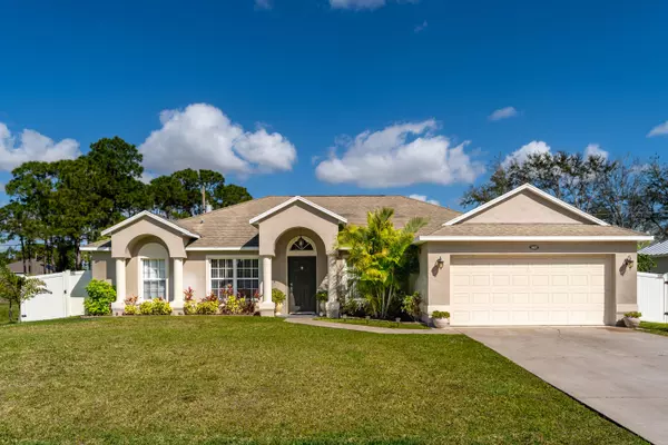 1825 SW Citation AVE, Port Saint Lucie, FL 34953