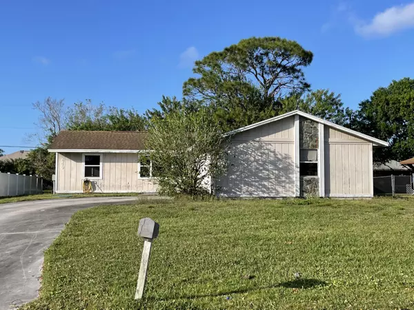 Port Saint Lucie, FL 34983,649 SE Streamlet AVE