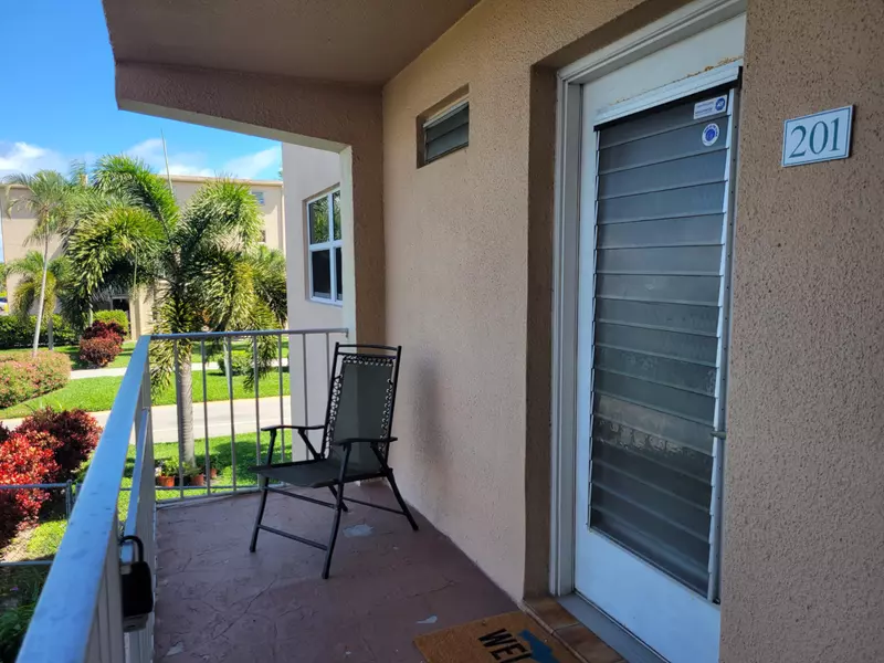 230 NE 26th AVE 201, Boynton Beach, FL 33435