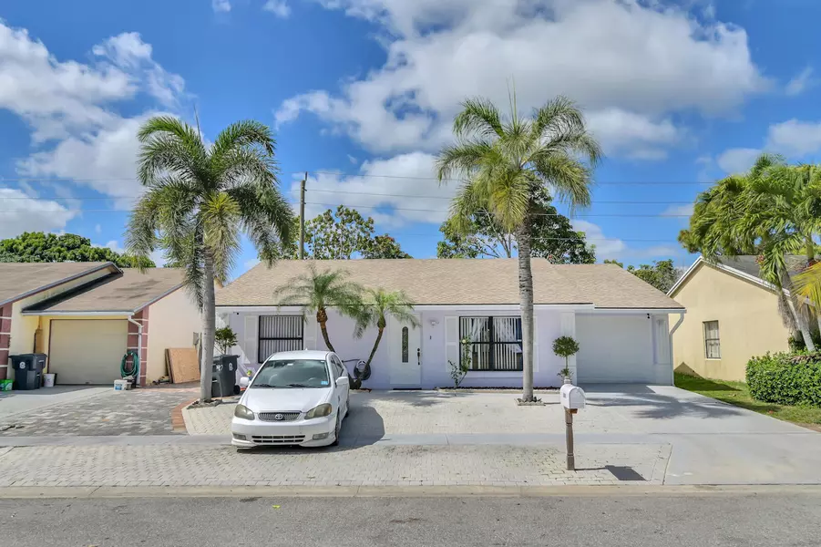 5942 W Ithaca CIR, Lake Worth, FL 33463