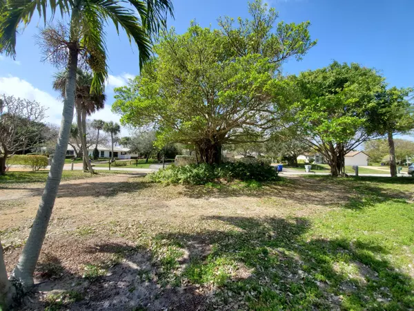 Vero Beach, FL 32963,726 Live Oak LN