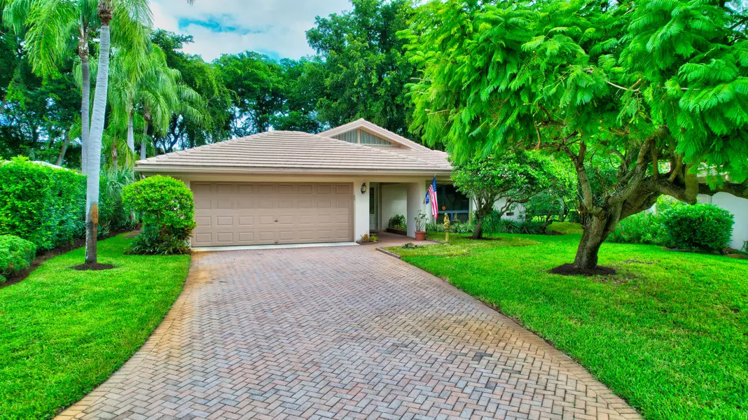 4835 Pine Tree DR, Boynton Beach, FL 33436