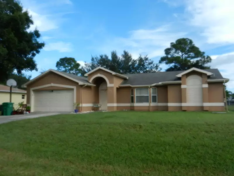 305 SW Duxbury AVE, Port Saint Lucie, FL 34983